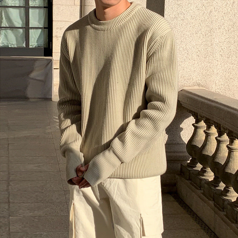 Round neck knitted sweater